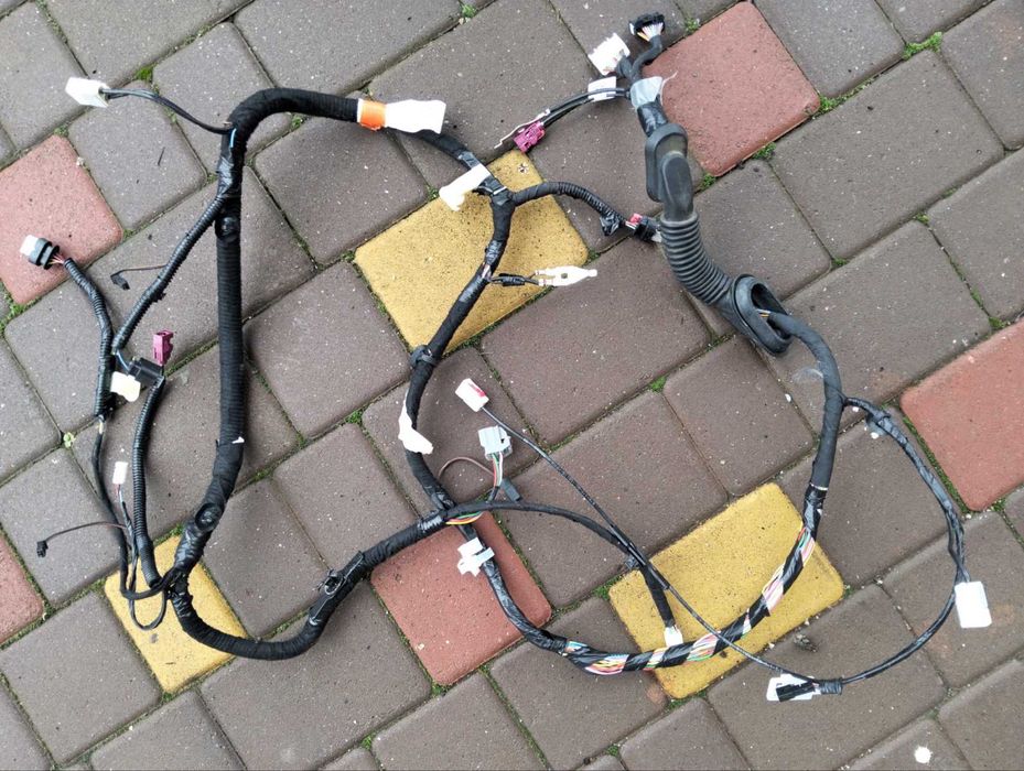 Проводка кришки багажника tesla model y