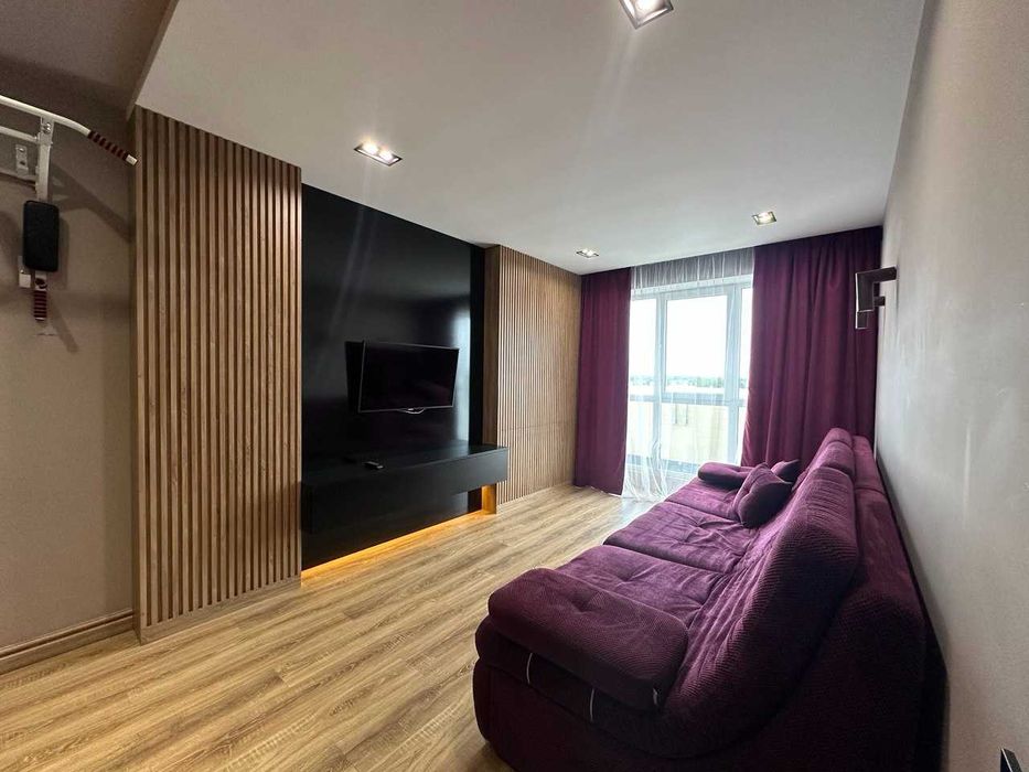 Продам двокімнатну квартиру на Щасливому