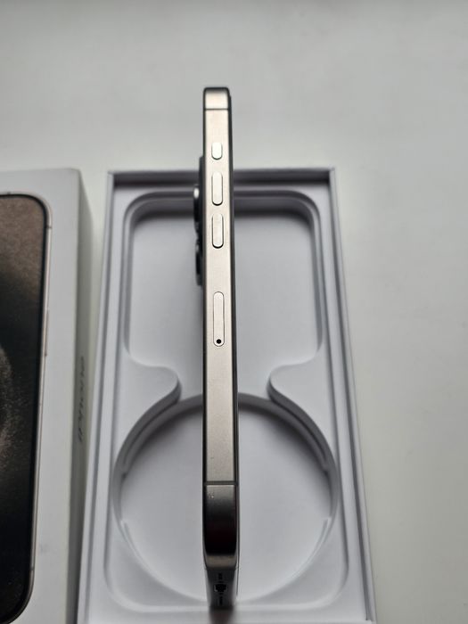 Smartphone Iphone 15 Pro 256 GB (Nowy stan)