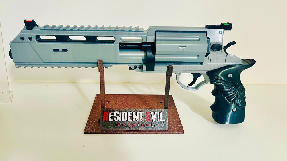 Revil Requiem Leon Axe e HandGun kits