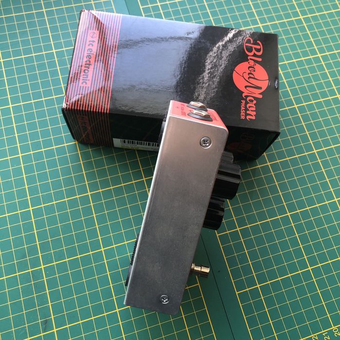 Vendo/troco Pedal TC Electronic Blood Moon Phaser