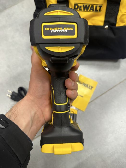 Потужний безщітковий гайковерт Dewalt DCF900 20v 1/2. 1900Нм. USA