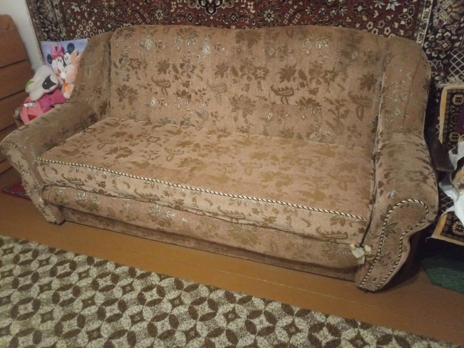 Продам недорого диван