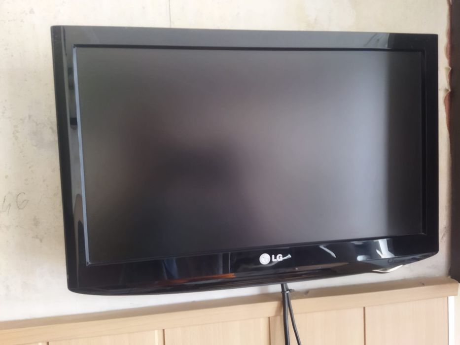 Telewizor LG 19 cali + uchwyt