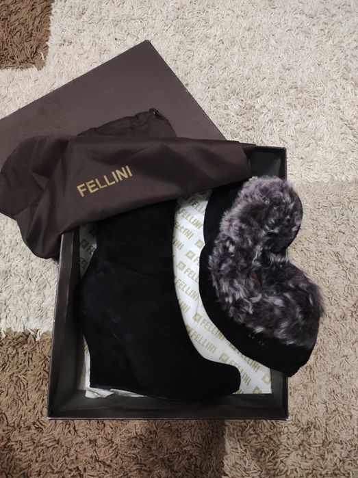 Ботинки FELLINI замшеві на високій платформі б/у