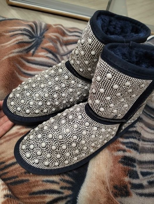 Жіночі угги в стразах