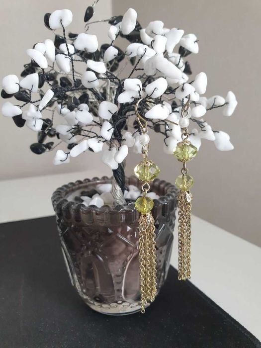 Сережки с зелеными бусинами