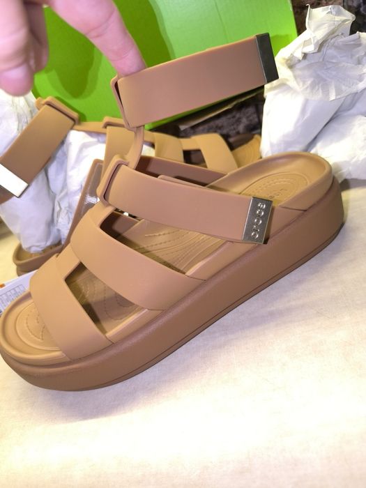 Sandały CROCS Brooklyn luxe gladiator W10(41-42)