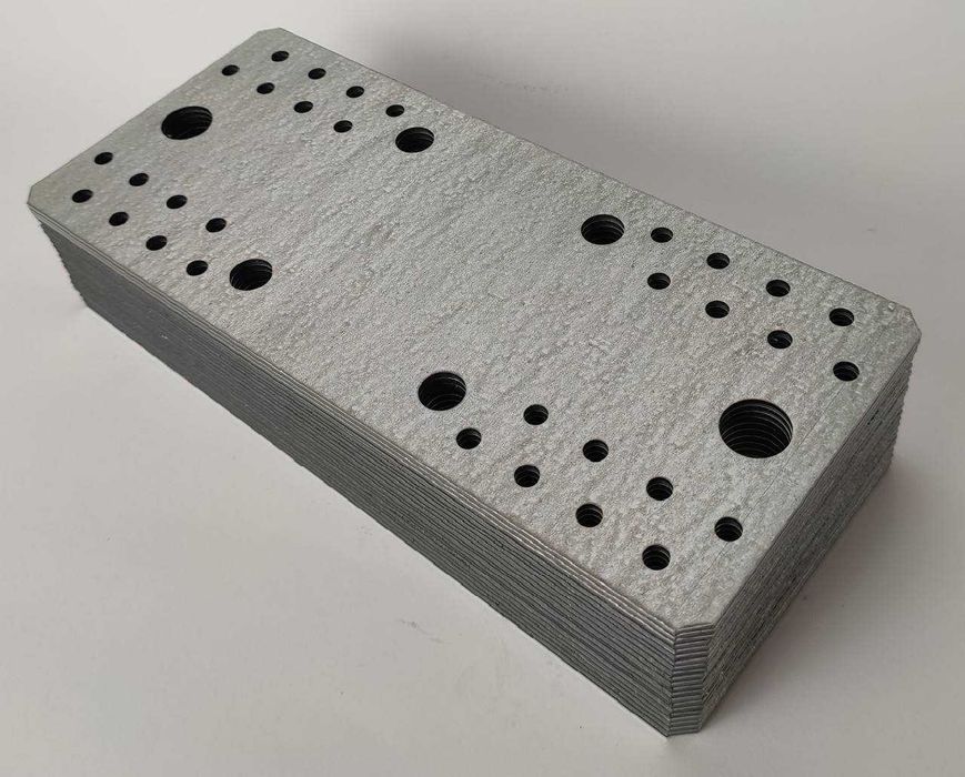 Кровельный крепежный уголок перфорированный, оцинкованный.