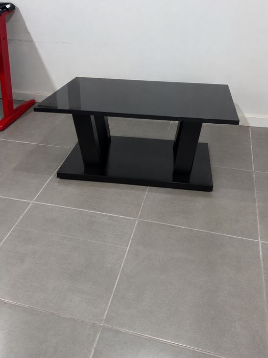 Mesa de sala é muito bom estado