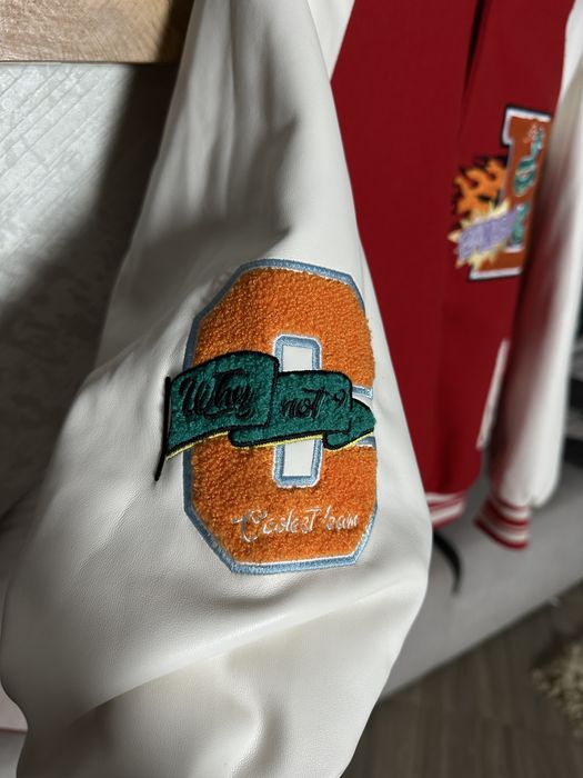 Жіночий утеплений бомбер