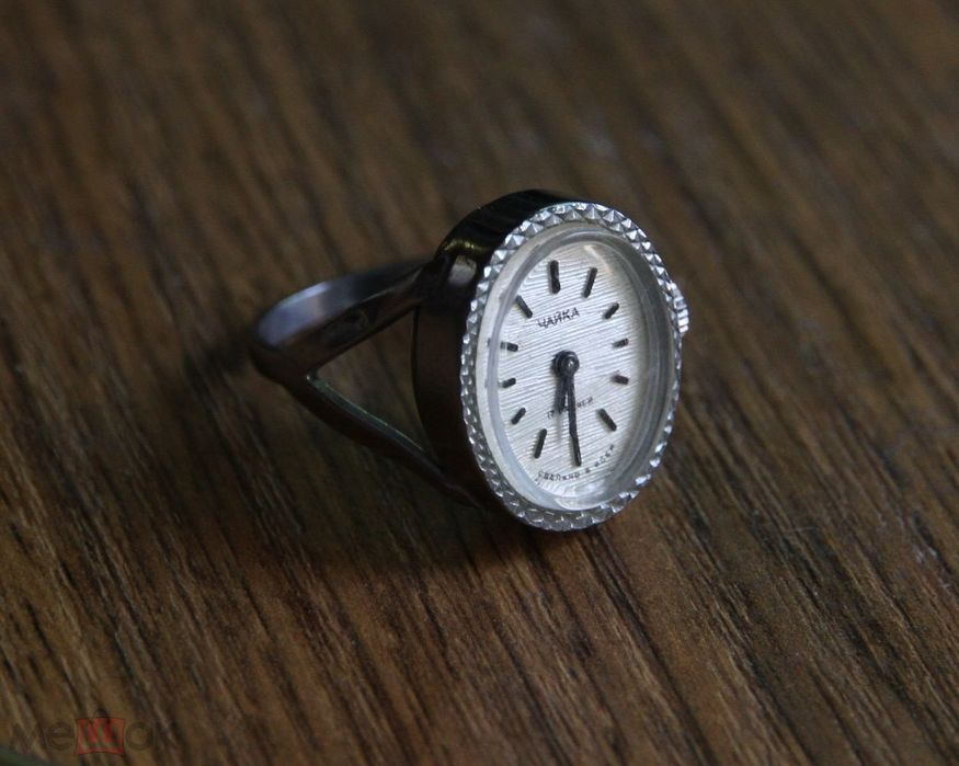 Мініатюрний годинник -перстень"Чайка", 17 каменів,механіка ,рарітет.