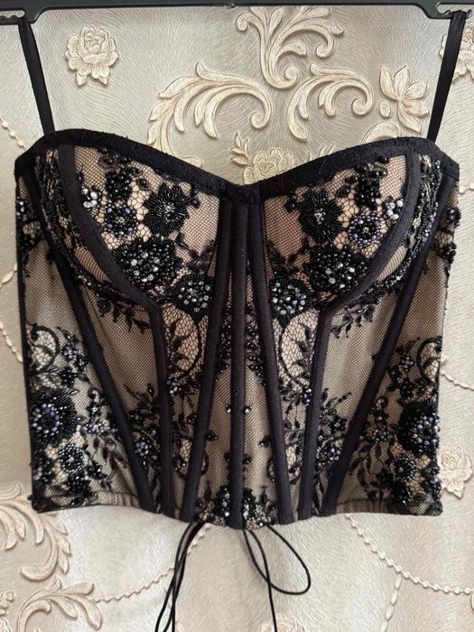 Продам стильний дуже красивий корсет, ручна вишивка