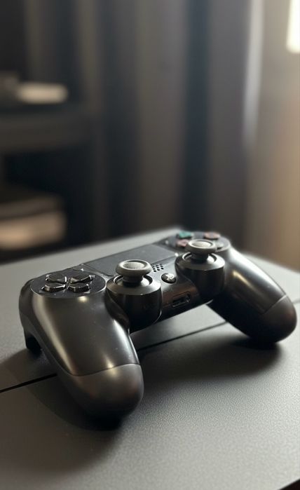 PlayStation 4 1TB – Excelente Estado + Comando Original