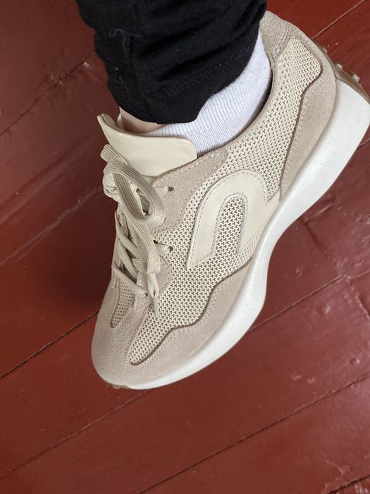 Кроссовки palmyra  38 25.5 см бежевые