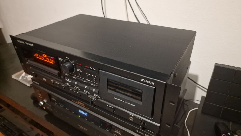 TASCAM CD-A500 - CD / Cassete Profissional