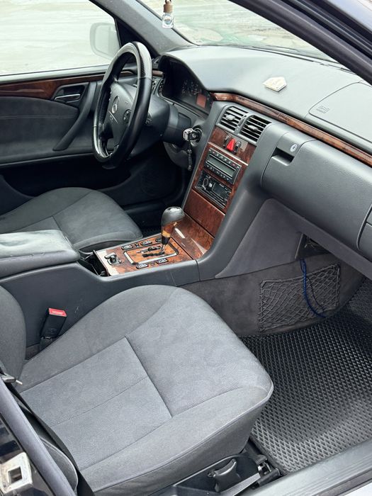 Мерседес Е клас 210 рестайлінг