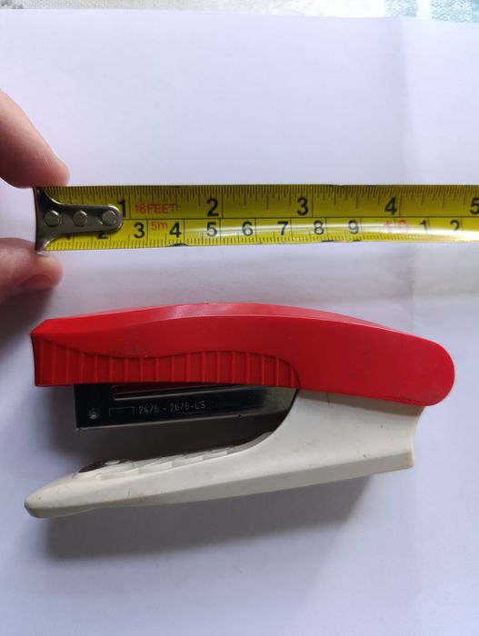 Степлер канцелярский.