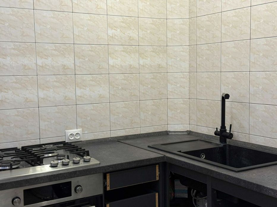 Продам 2х ком. полнометражную кв-ру в центре, ул. Сталеваров 4/4