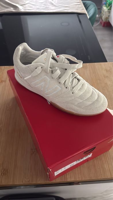 Vendo tenis novos , nunca usados. Originais. Cada par 50€.