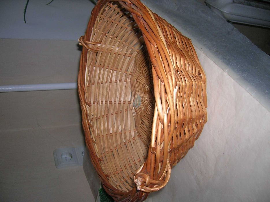 Старинная корзина из лозы диаметр 32см
