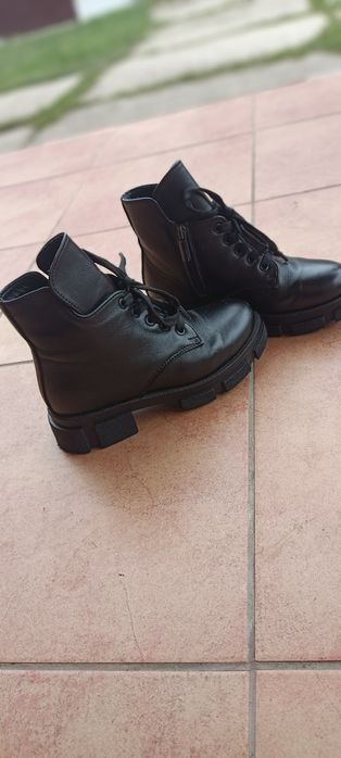 Черевички з натуральної шкіри для дівчинки 32 розмір.