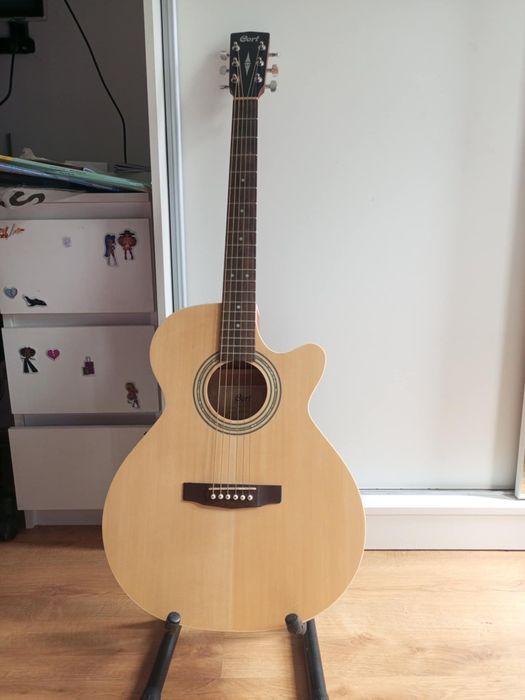 Gitara elektroakustyczna Cort + zestaw akcesoriów