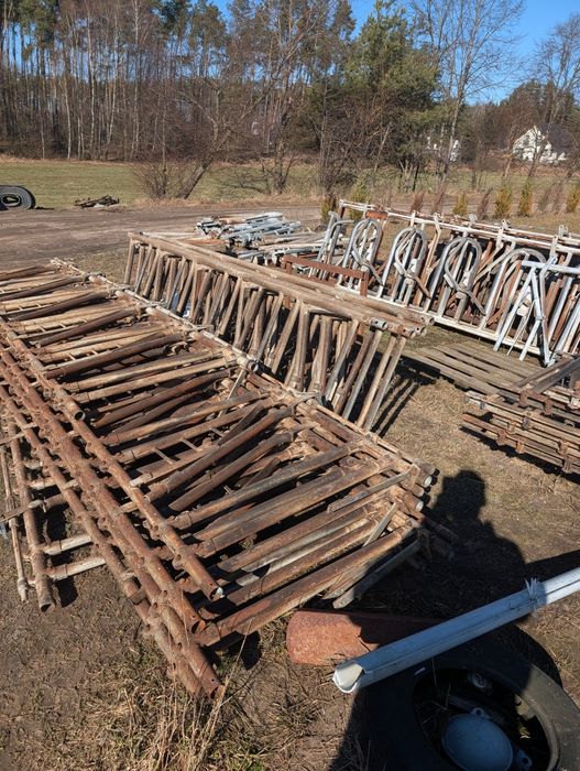 Płoty dla bydła, krów drabina paszowa, wygrodzenia samozatrzaskujace