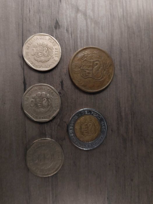 Lotes de Moeda Estrangeiras  - Islandia - Perú -Cuba - Rep. Dominicana