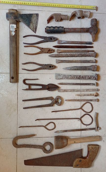 Conjunto de Ferramentas (Ponteiros, Escopos, Maceta, Machado, etc)