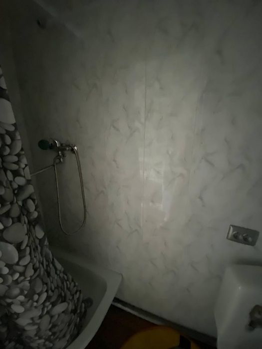 Продам ізольовану гостинку, станція метро Армійська, вул. Ощепкова, 8