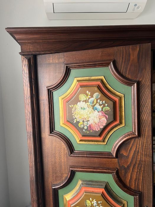 Roupeiro pintado a mão