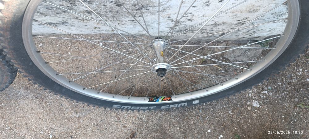 par de rodas 26 .