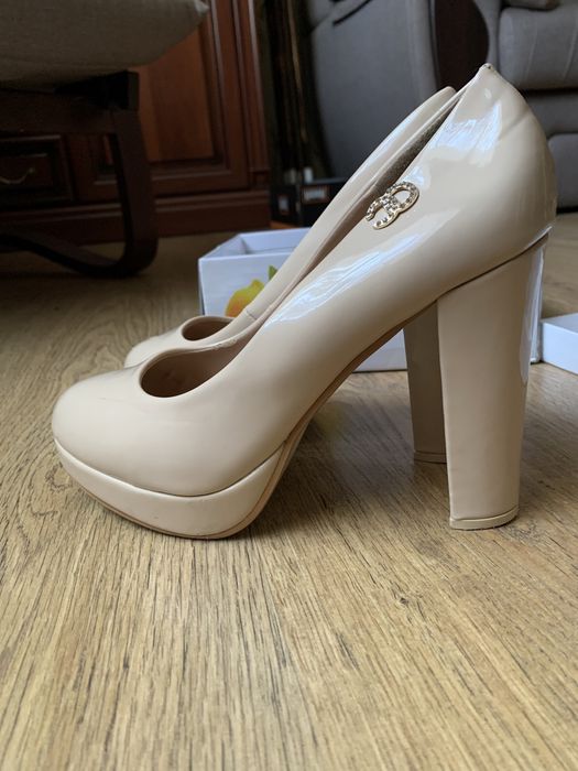 Туфлі б/у L&M