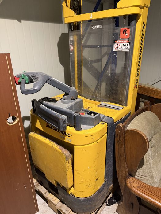 Elektryczny wózek Jungheinrich ERC 216 uszkodzony