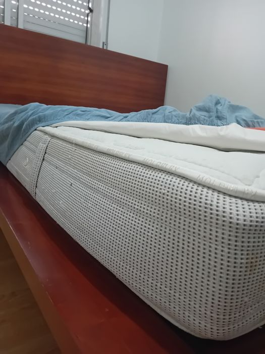 Cama de casal com colchão