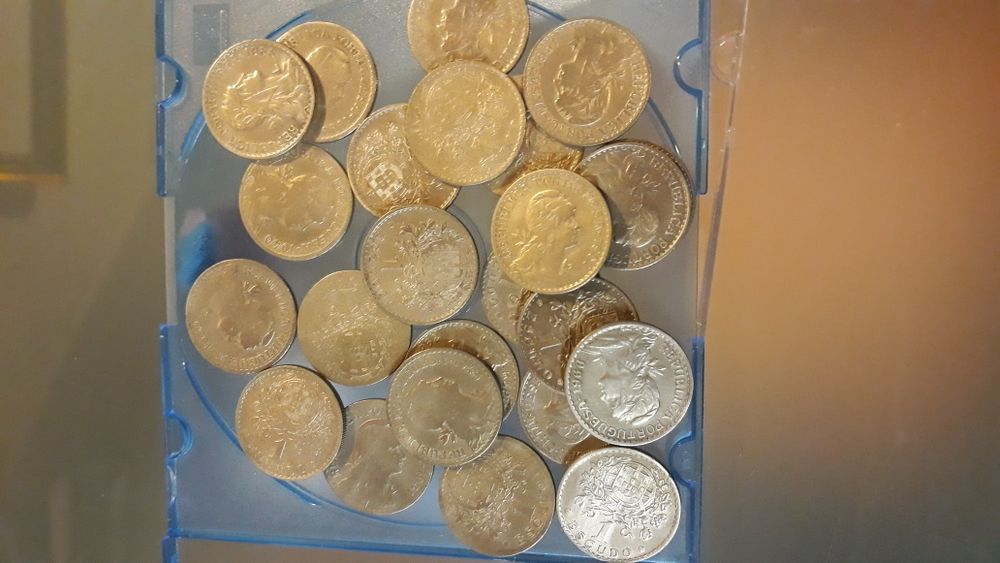 Moedas de 1.00 escudo belas