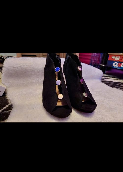 Eleganckie buty na obcasie 39