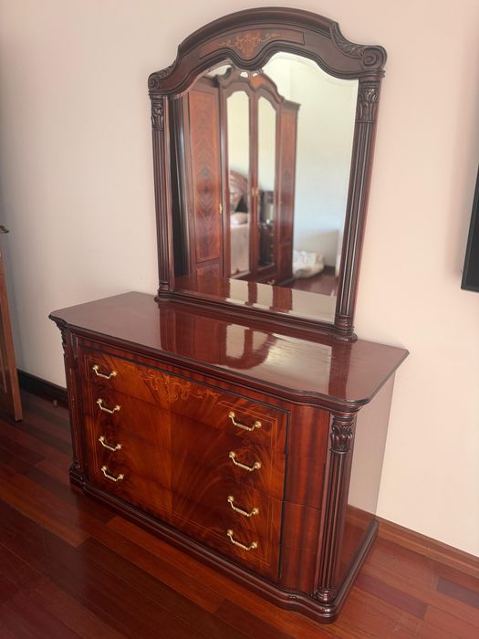 Quarto de Casal Completo em Madeira Nobre