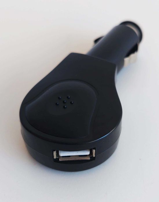 Carregador via USB de ligar ao isqueiro do carro
