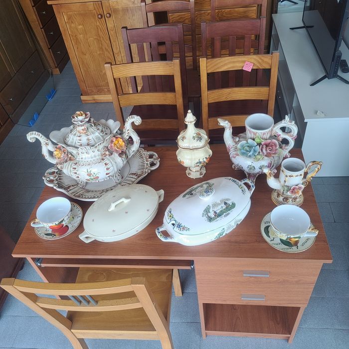 Temos diversas loiças antigas e usadas