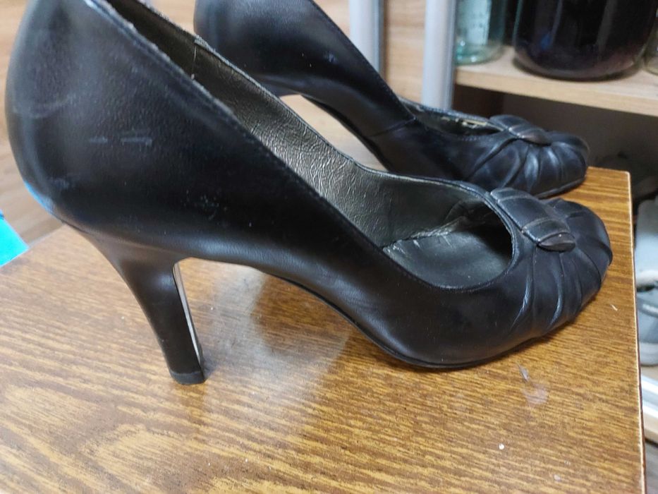 Отдам даром женскую обувь