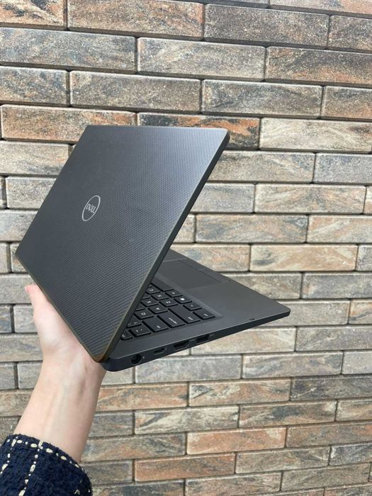 Ноутбук Dell Latitude 7300 i5 8/256 для роботи та навчання є кількість