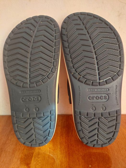 Тапочки фірми crocs оригінал 

Стан класний 

Привезено із закордону в