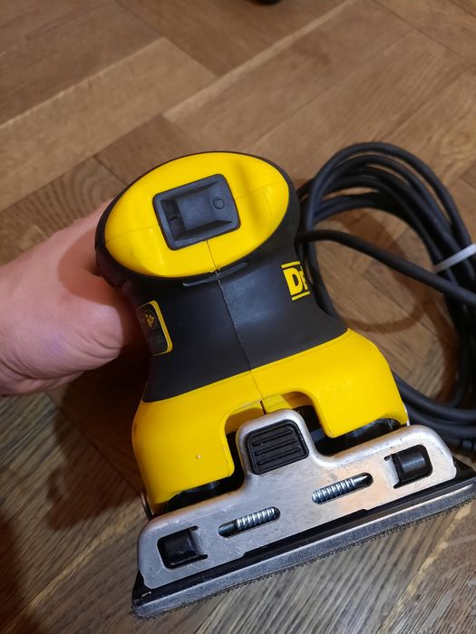 Made in Mexico!!Шліфмашина вібраційна мережева DeWALT DWE6411,230вт