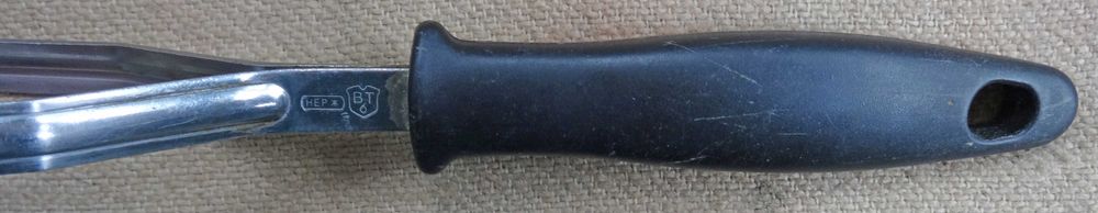 Толкучка почти новая с нержавейки диаметр 7,5 см длина ручки 28 см