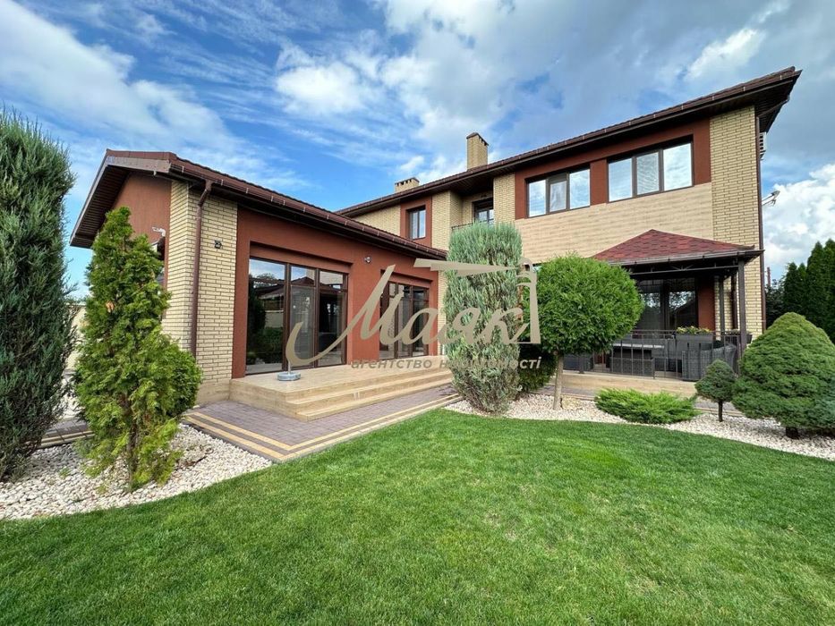 Крутий будинок з новим ремонтом в тихому місці.