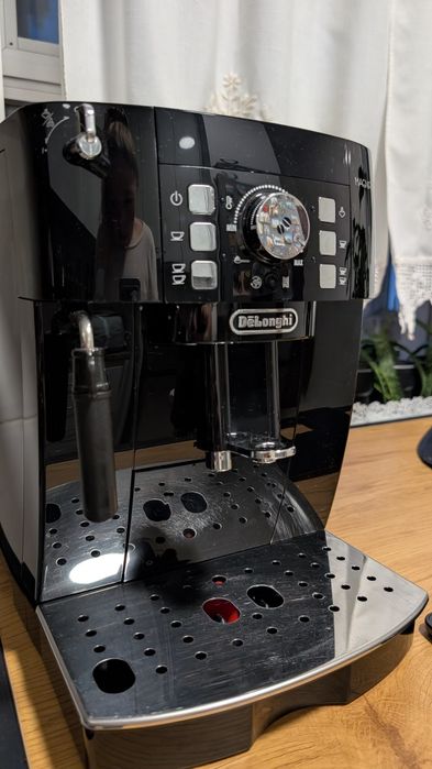 Máquina de Café DELONGHI Magnifica S