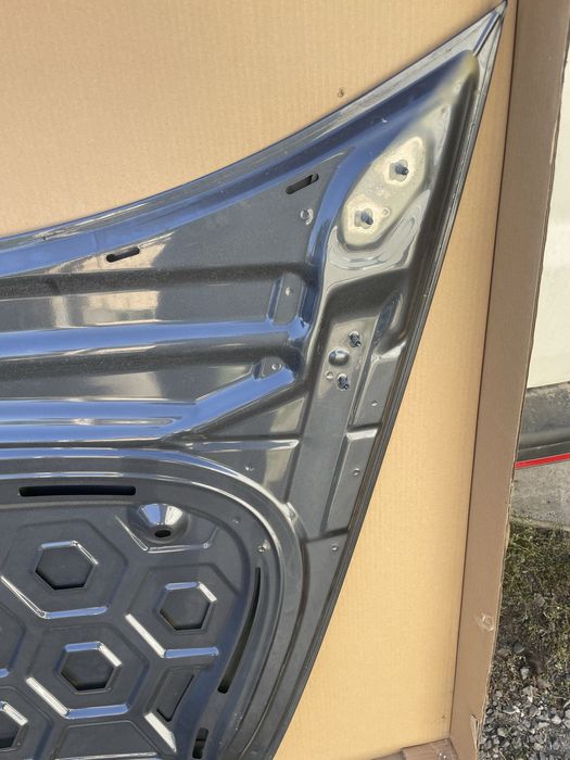 Капот Tesla 3 23 рік під рихтовку