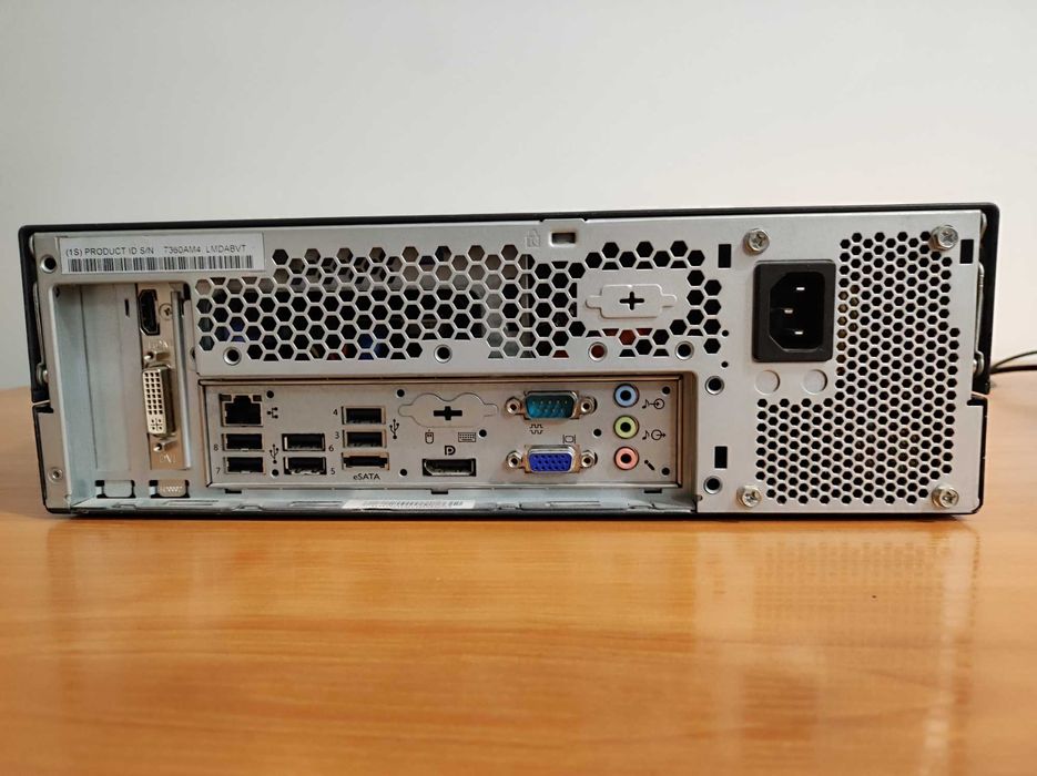 Komputer Lenovo ThinkCentre 8GB Ram, grafika Radeon, SSD, Win 10